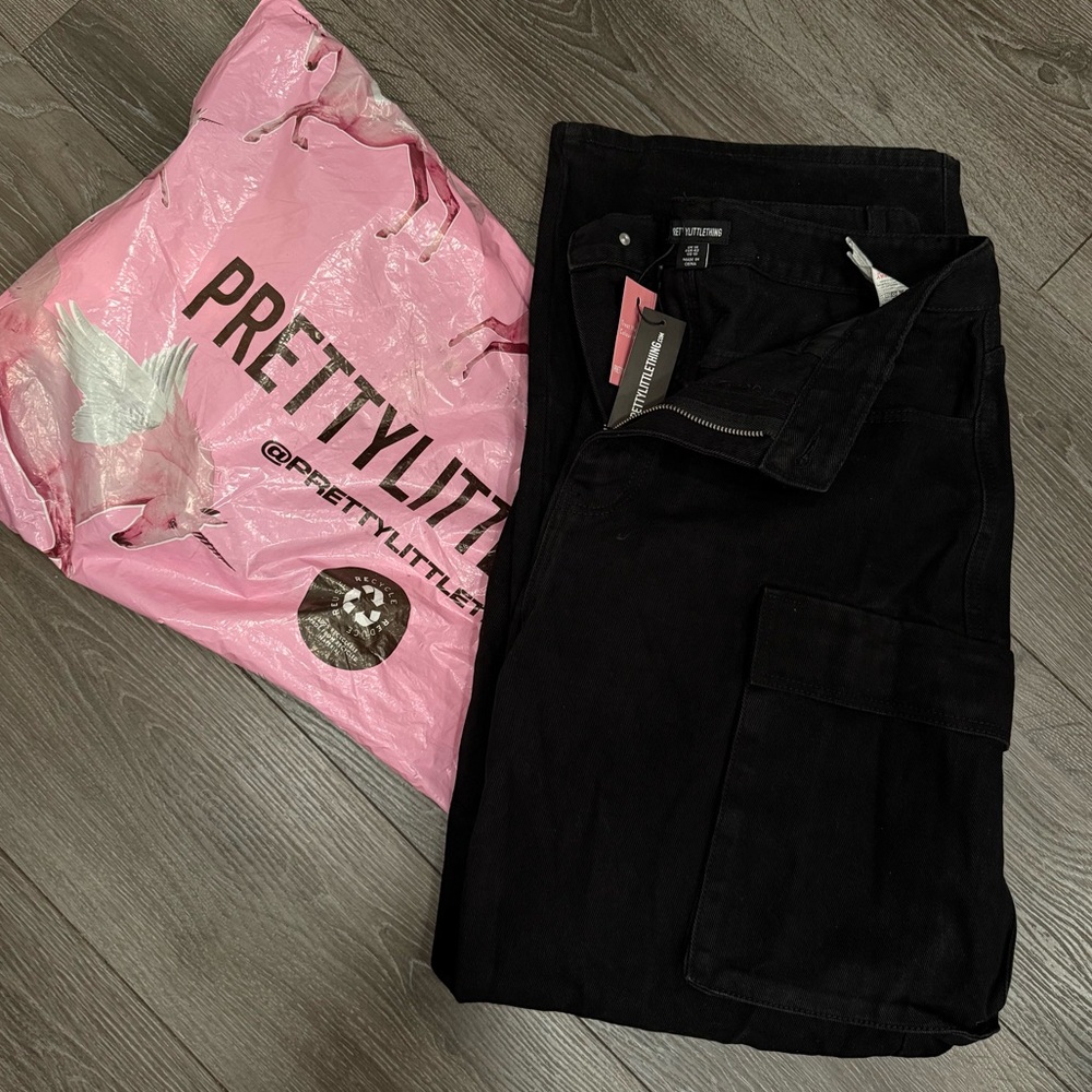 NEVER WORN WITH TAGS. Black cargo jeans